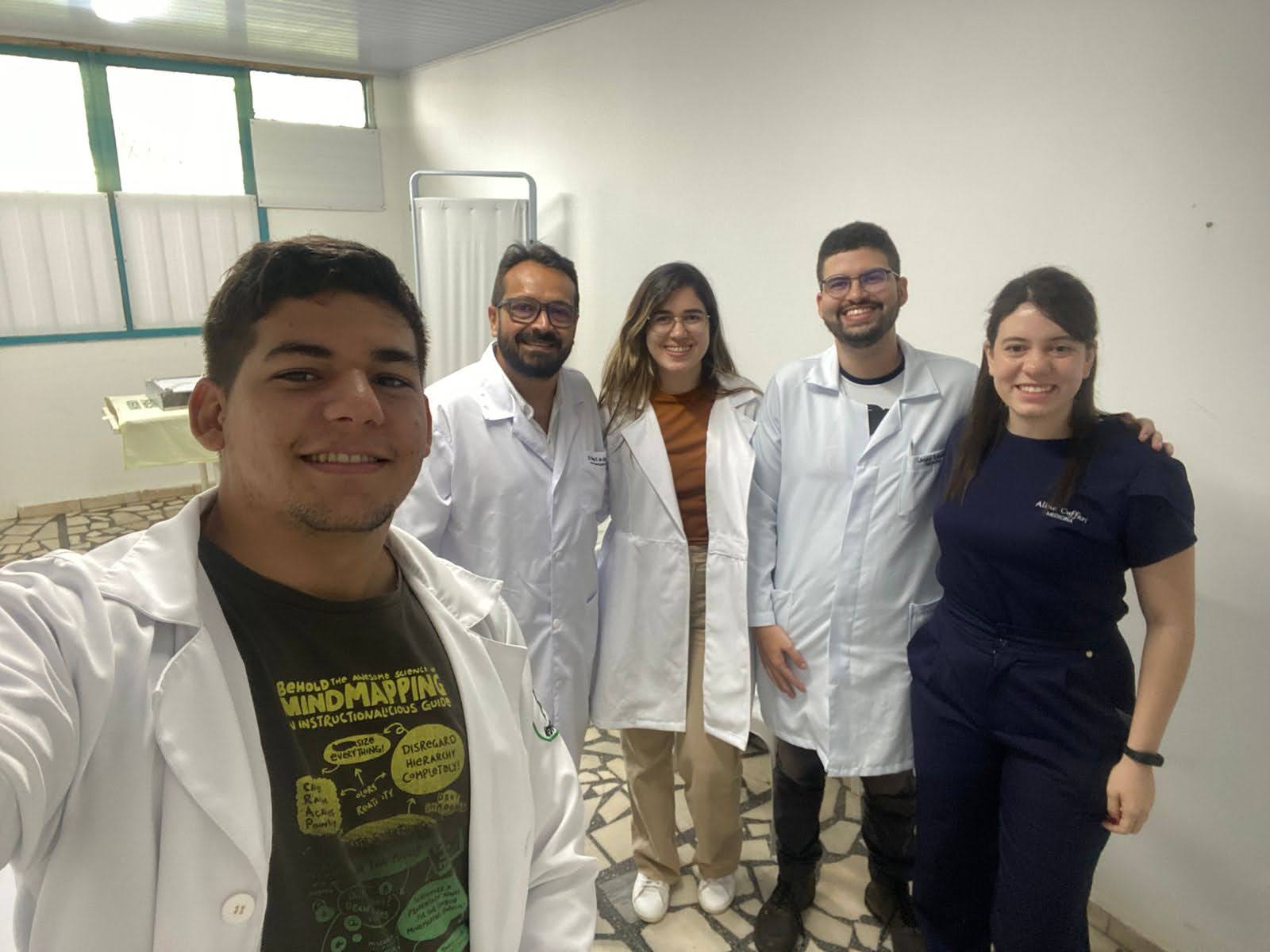 Parte da equipe da LAVE no ambulatório da FACS/UERN